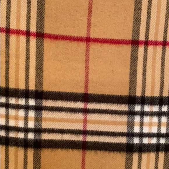 Accessories - Winter scarf. Faux Burberry pattern.